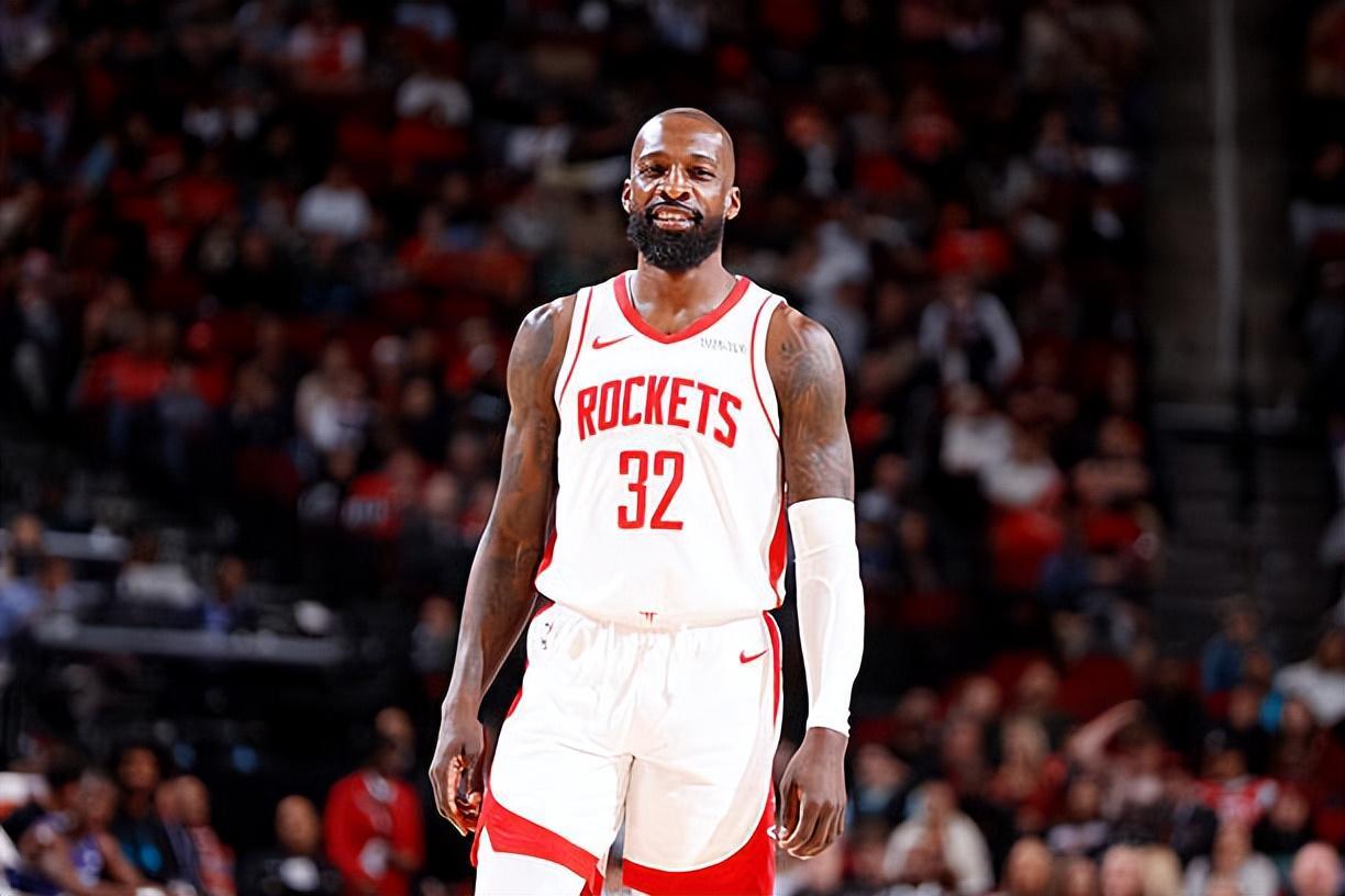 开云体育网站-老老实实当吉祥物就好了,火箭为什么还要让这位老将出场呢?